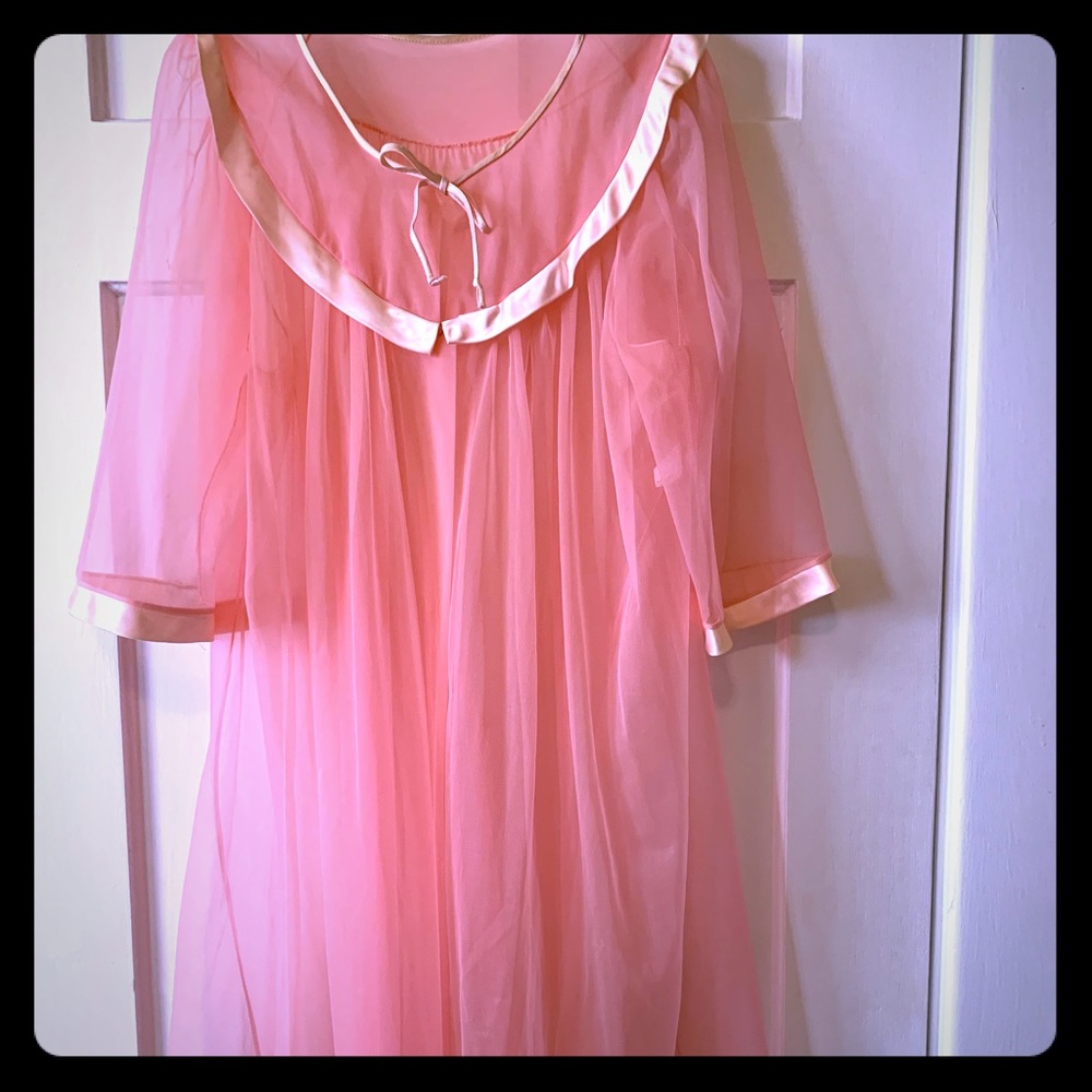 Vintage sheer pink housecoat /robe